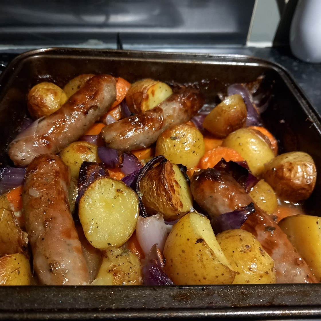 Oven Baked Sausages with Potatoes, Vegetable AND Gravy!