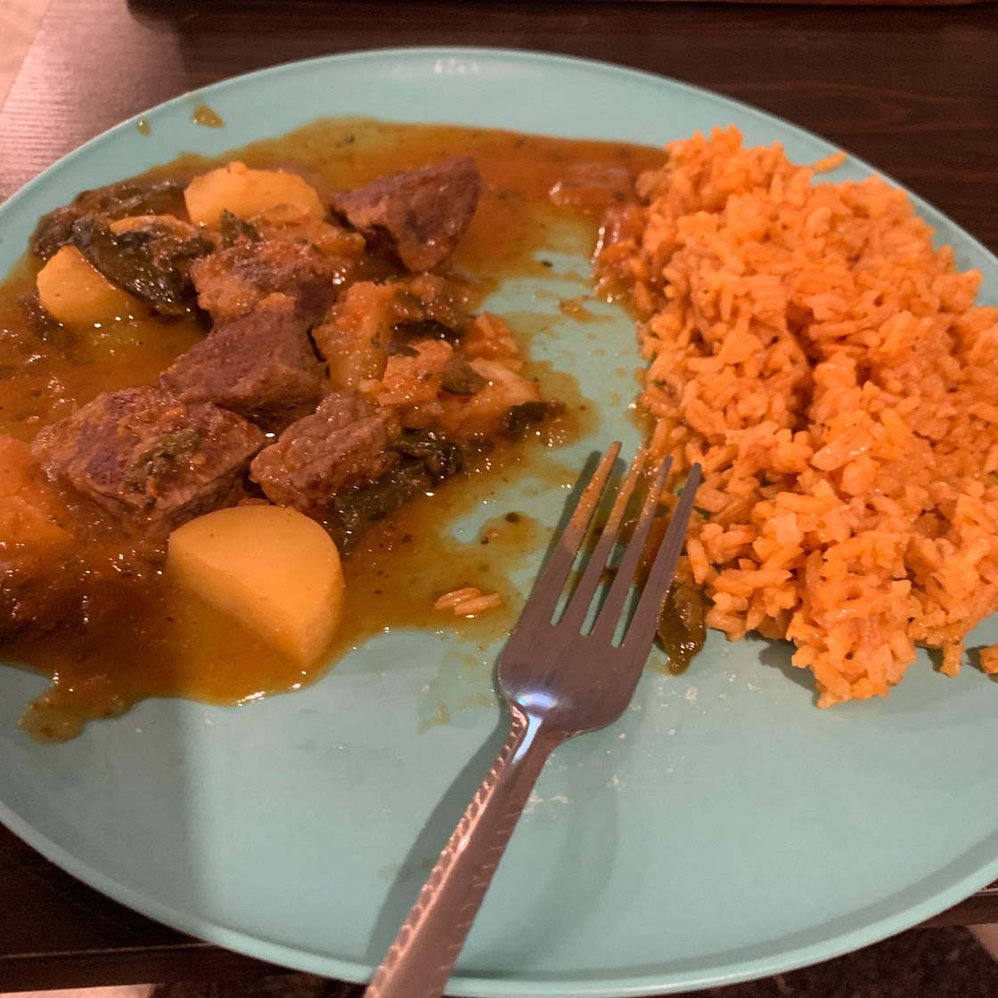 CARNE CON PAPAS Y RAJAS