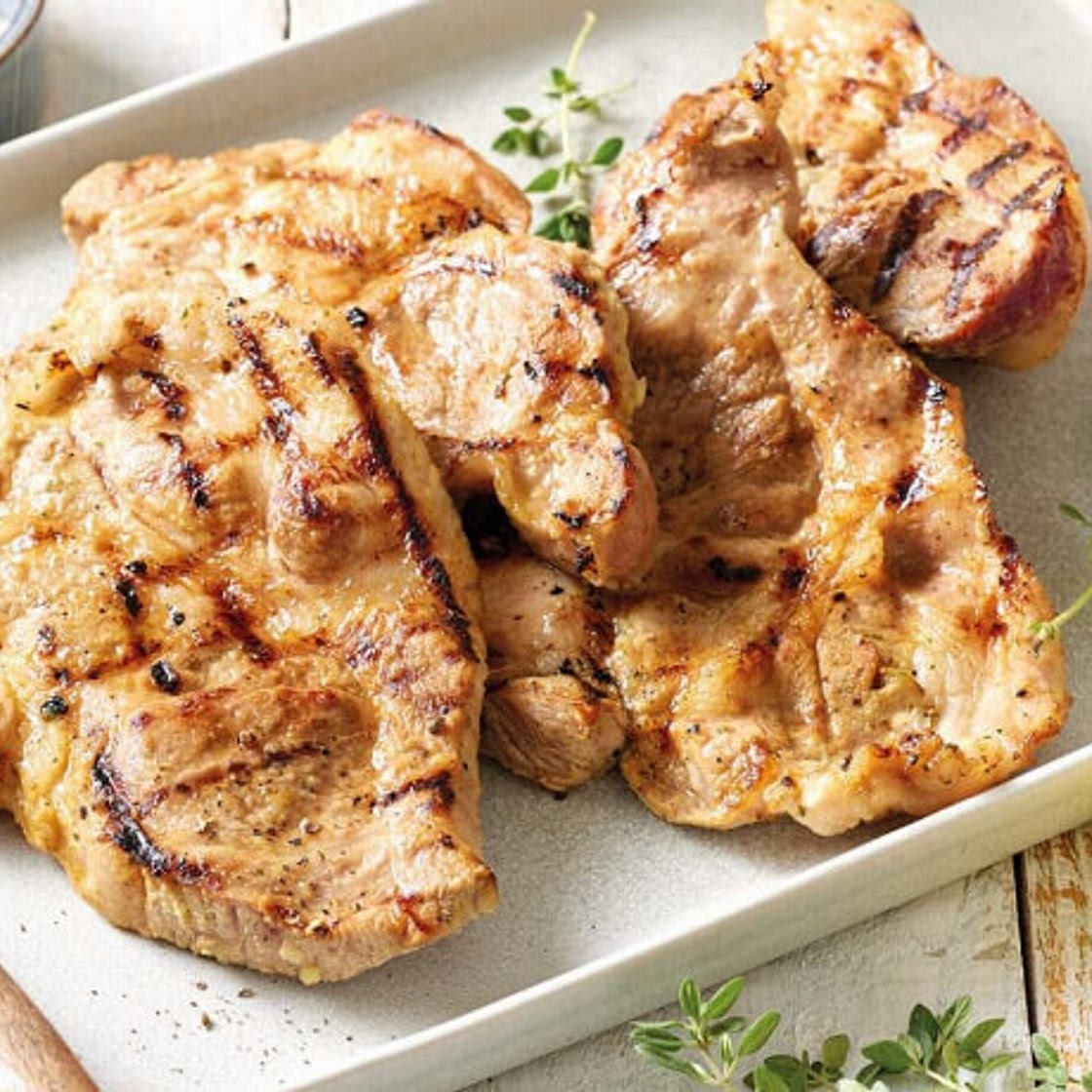 Gegrillte Nackensteaks in Bier-Marinade