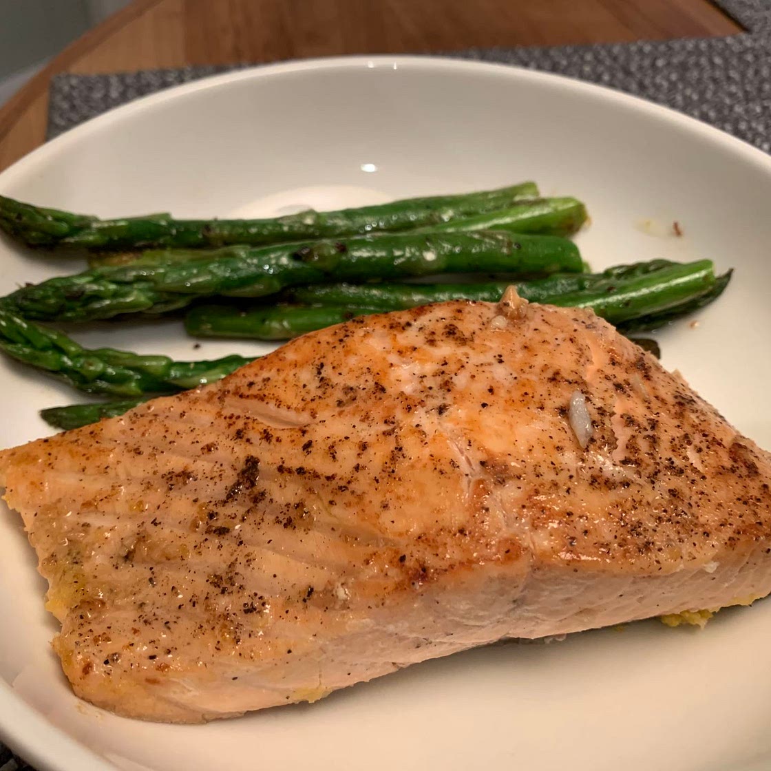 Lemon Garlic Salmon and Asparagus 