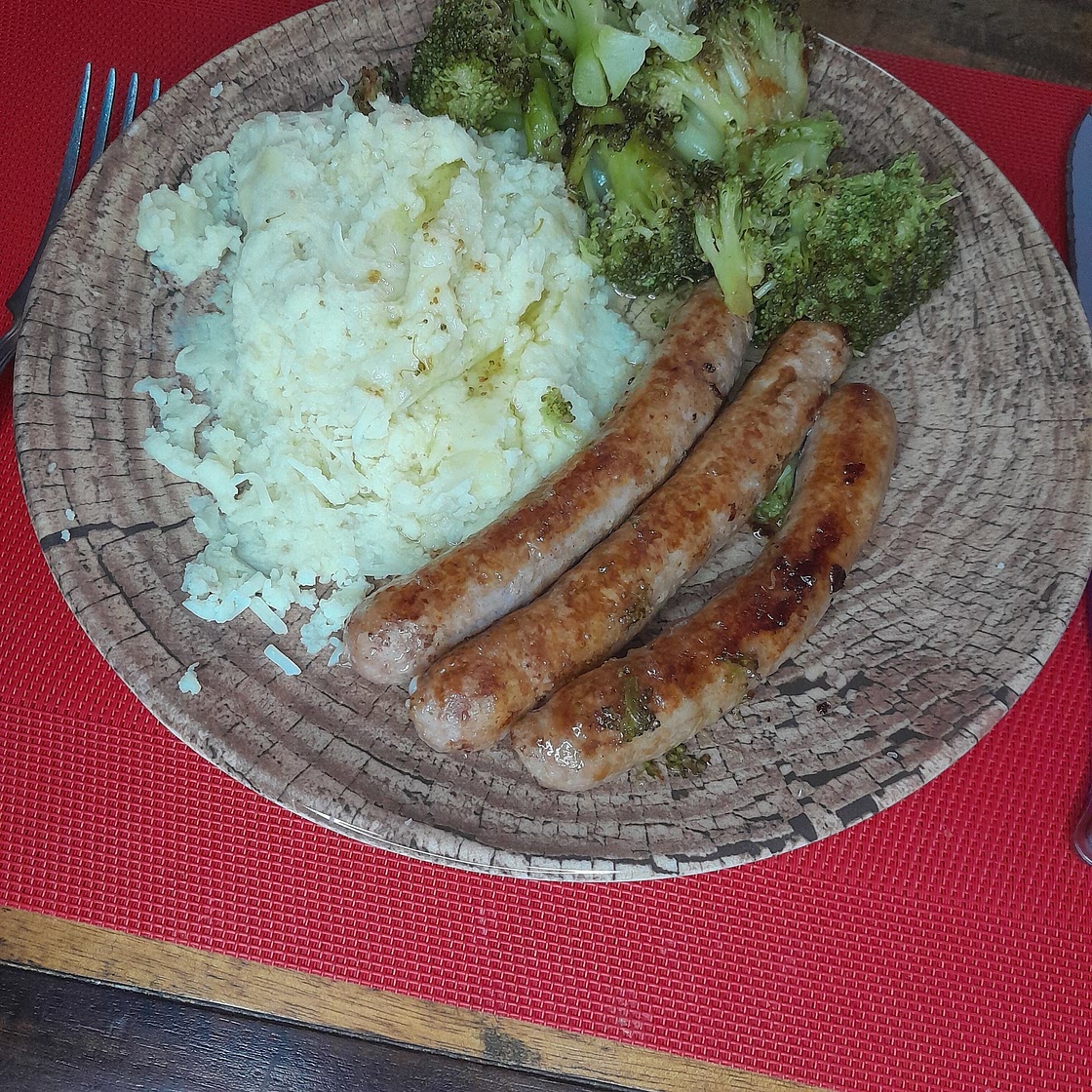 Chipolatas, purée, brocolis