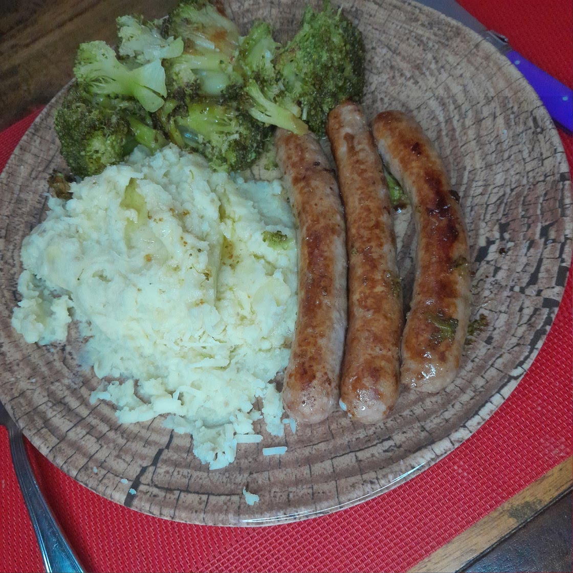Chipolatas, purée, brocolis