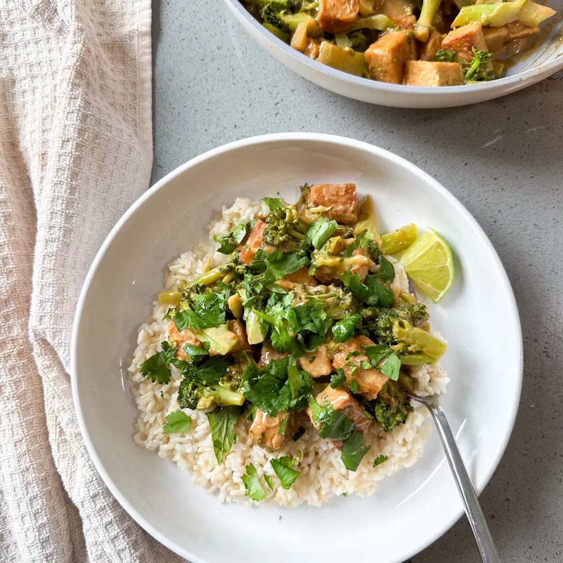 Peanut Tempeh & Broccoli skillet
