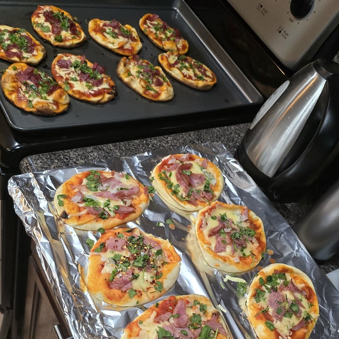 10-Minute Naan Pizza
