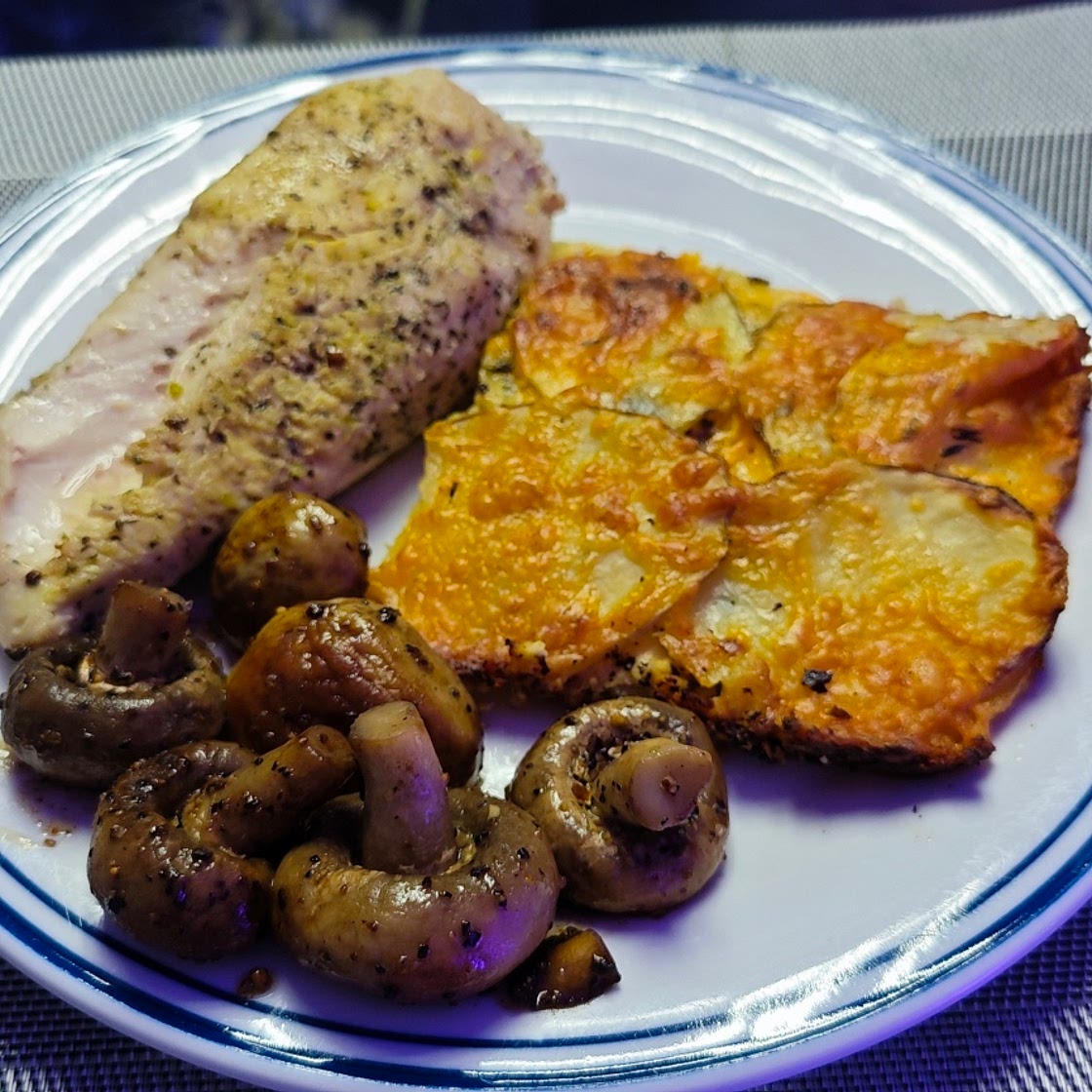 Scalloped Potatoes, chicken & sauteed mushrooms