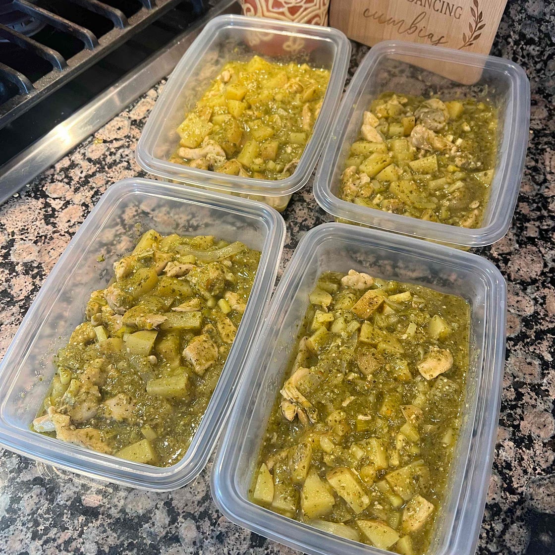 Pollo con Papás en Salsa Verde