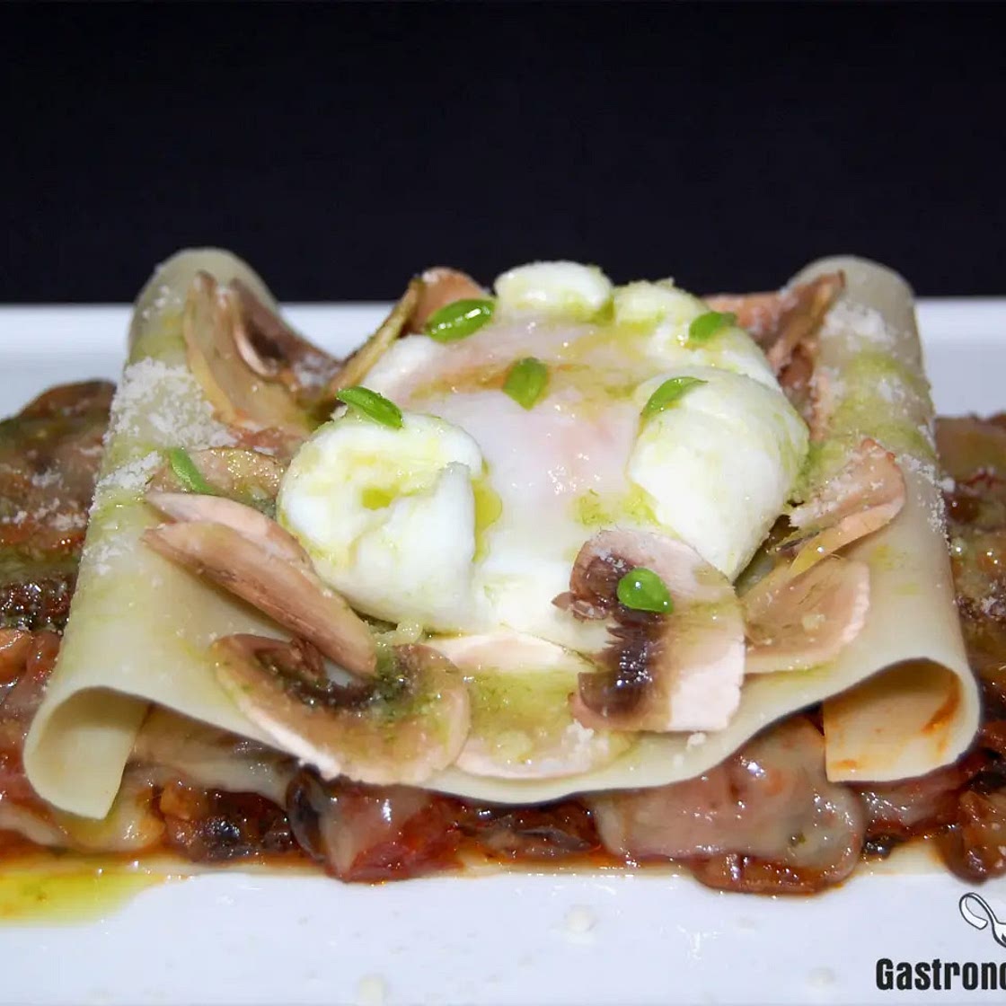Receta de Lasaña de champiñones con huevo poché