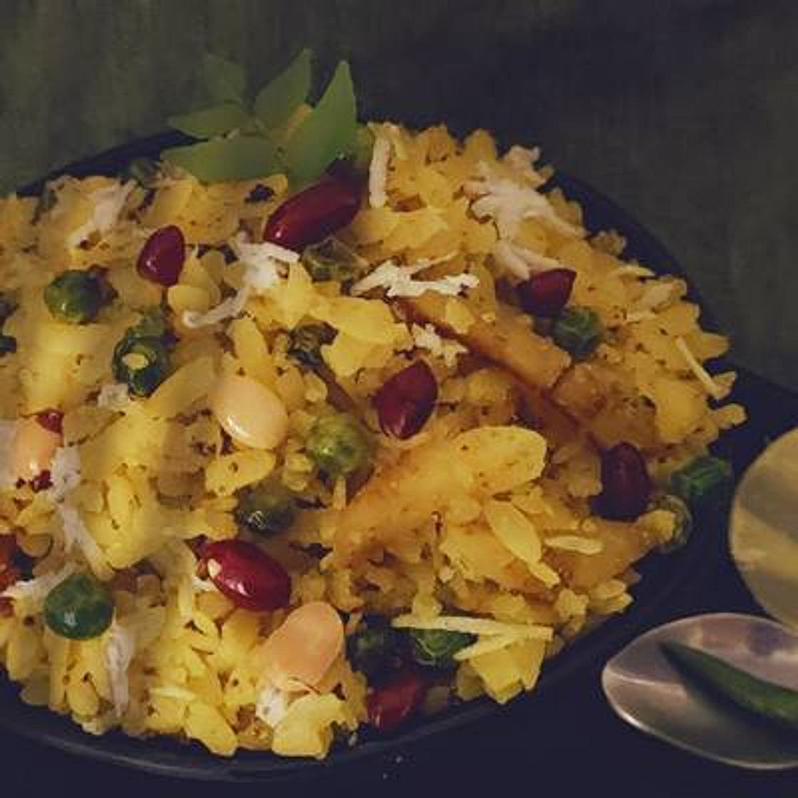 पौष्टिक पोहा (poushtik poha recipe in Hindi)