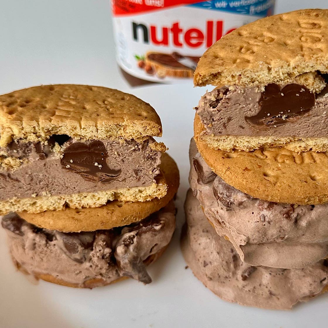 4 ingredient Nutella Cheesecake Sandwiches