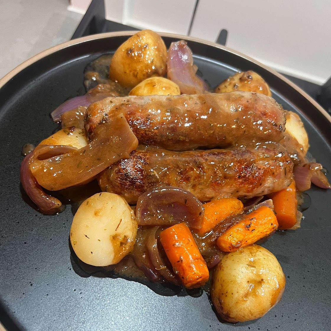 Oven Baked Sausages with Potatoes, Vegetable AND Gravy!