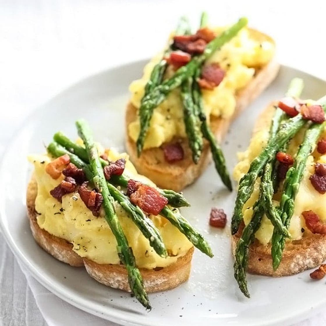 Scrambled Egg and Roasted Asparagus Toasts