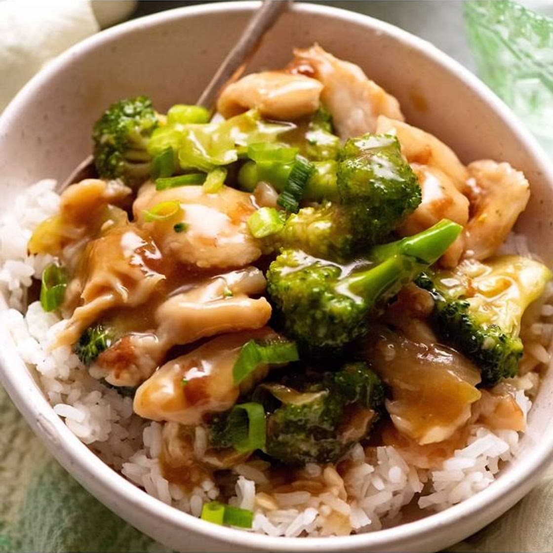 Chicken Broccoli Stir Fry (saucy!)