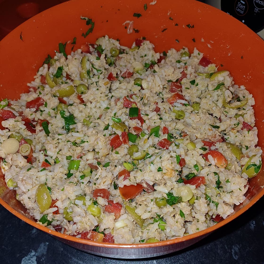 Help-yourself tuna rice salad