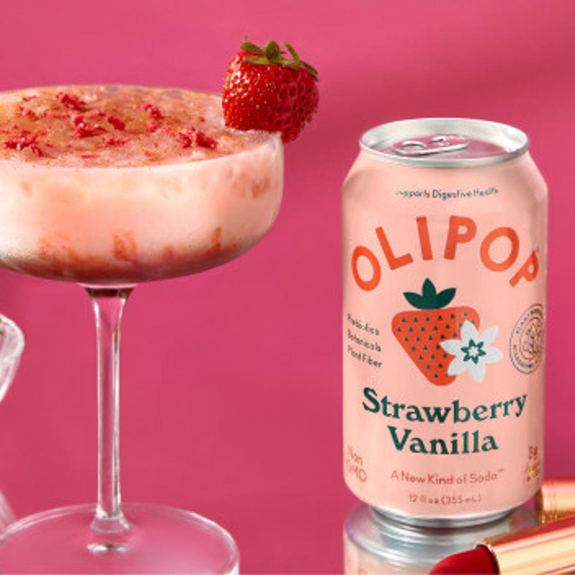 OLIPOP Strawberry Mocktail with magnesium