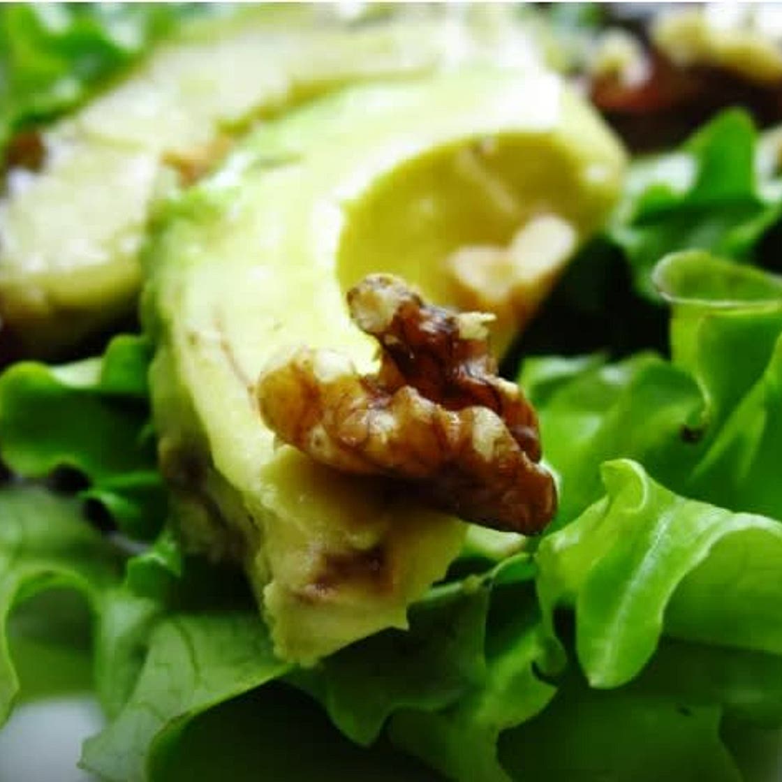 Avocado and Lettuce Salad with Balsamic Vinaigrette (Single Serving)