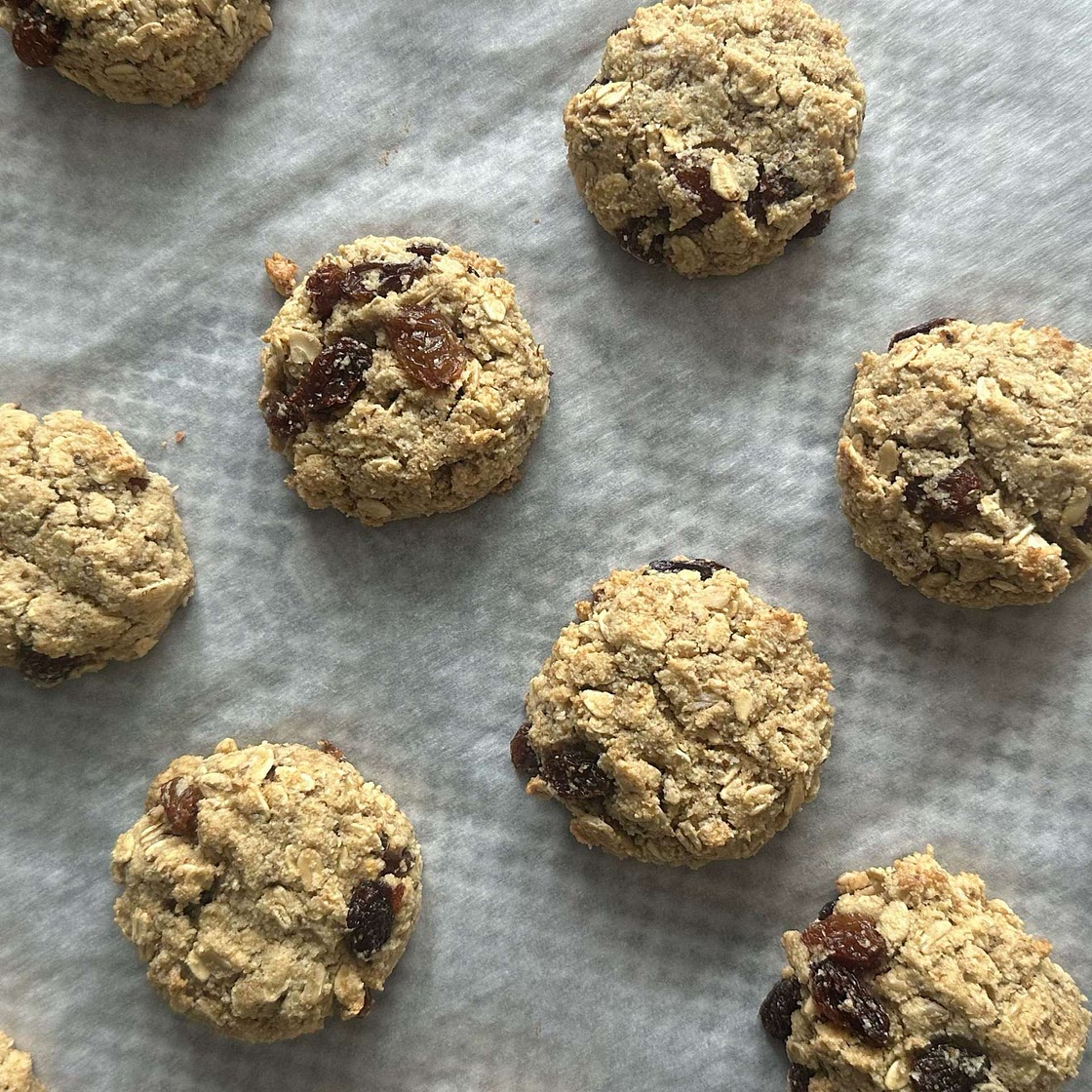soft and chewy oatmeal cookies