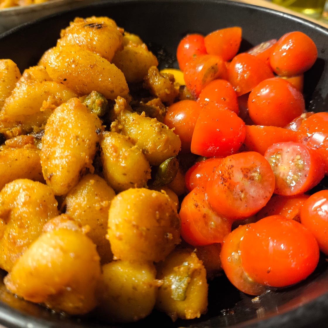 Tomato pesto gnocchi with capers