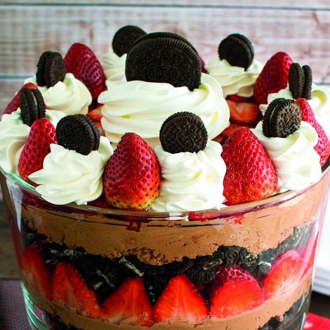 No-Bake Chocolate Strawberry Cheesecake Triﬂe