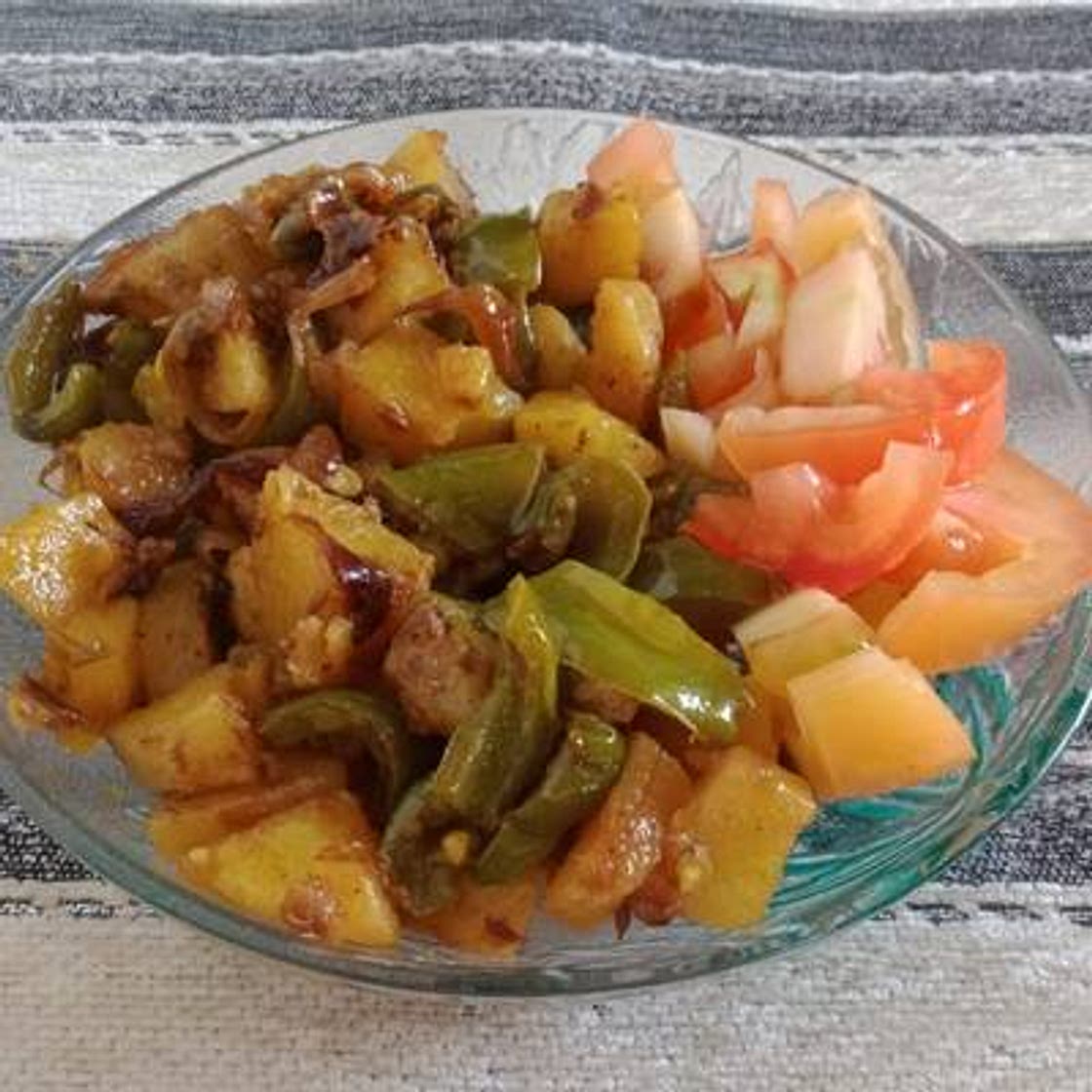 आलू शिमला मिर्च (Aloo Shimla mirch recipe in Hindi)