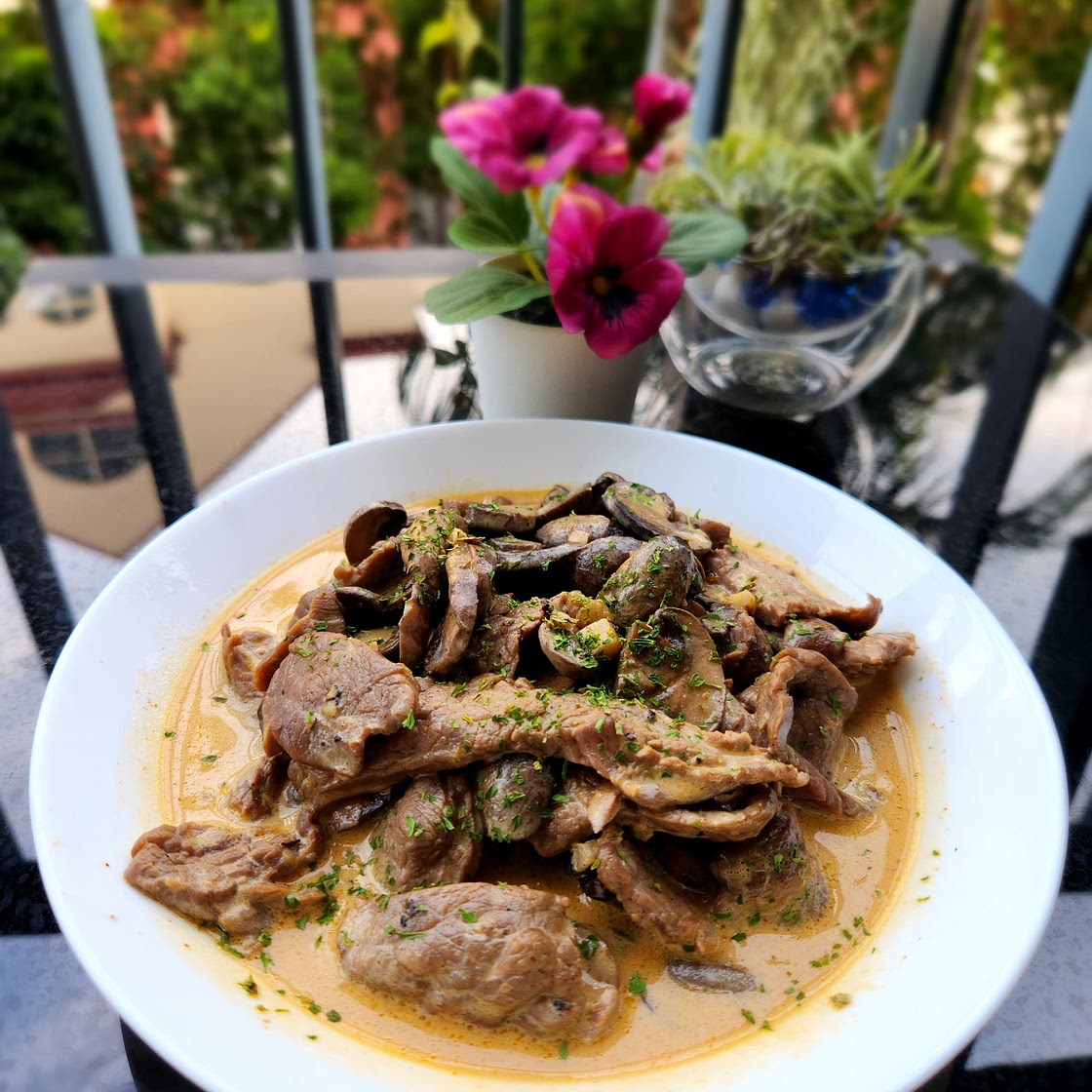 Keto beef stroganoff