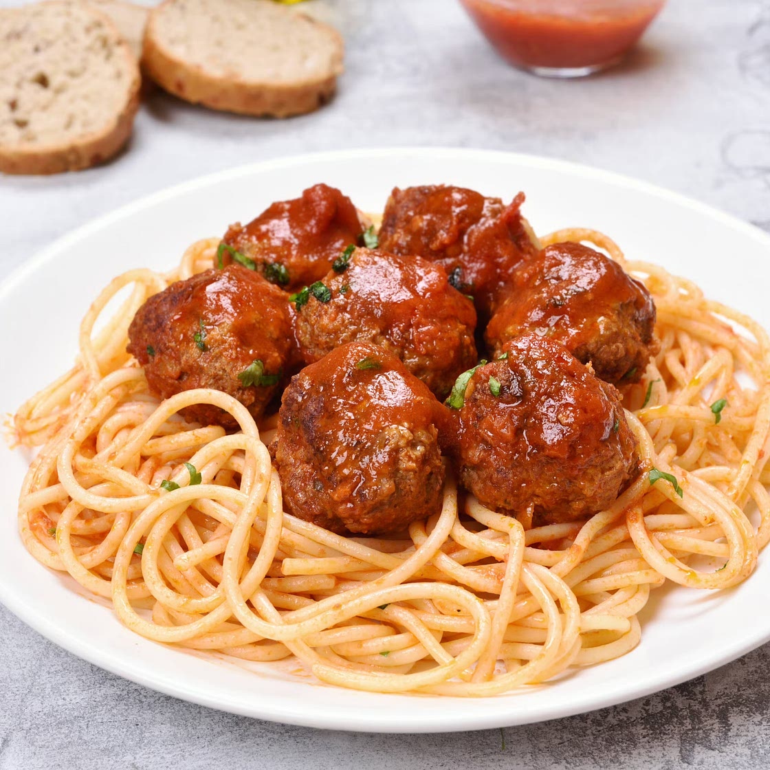 Spaghetti con albóndigas