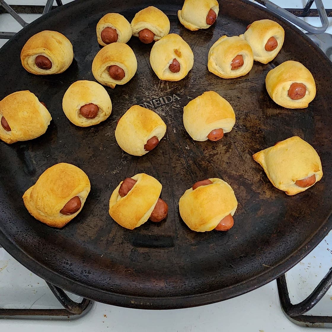 Little Pigs In A Blanket with Crescent Rolls and Smokies