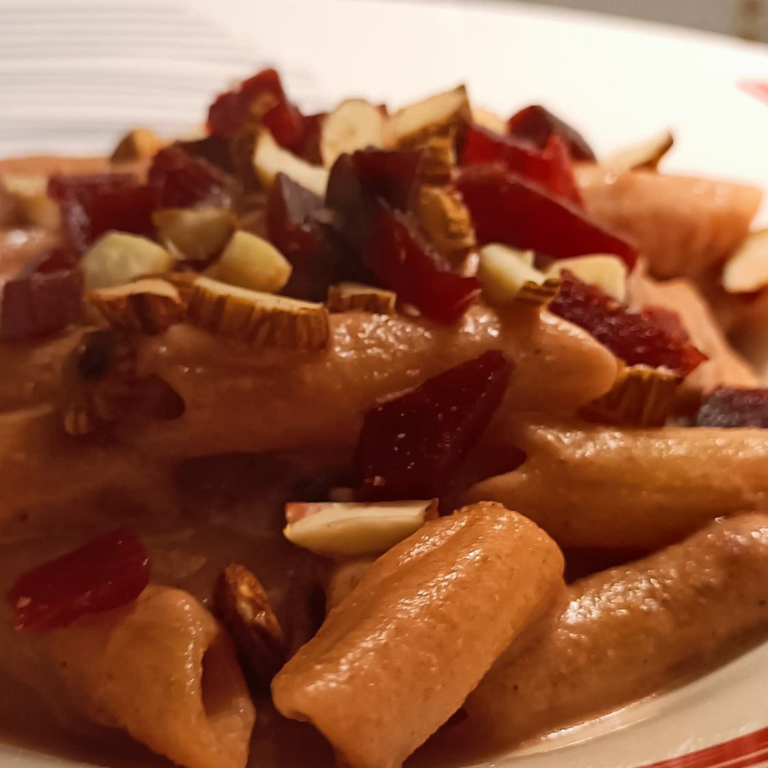Pasta rosa alle barbabietole rosse