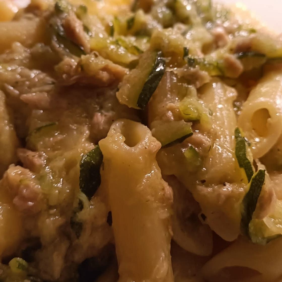 Pasta zucchine e tonno
