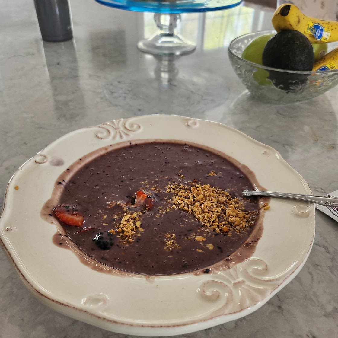 Berry banana smoothie bowl
