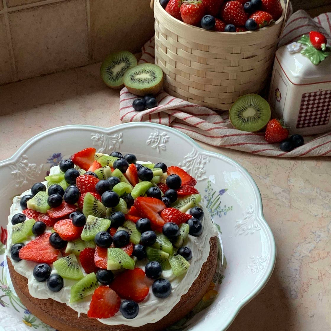 Spring cake 🍓🫐🥝