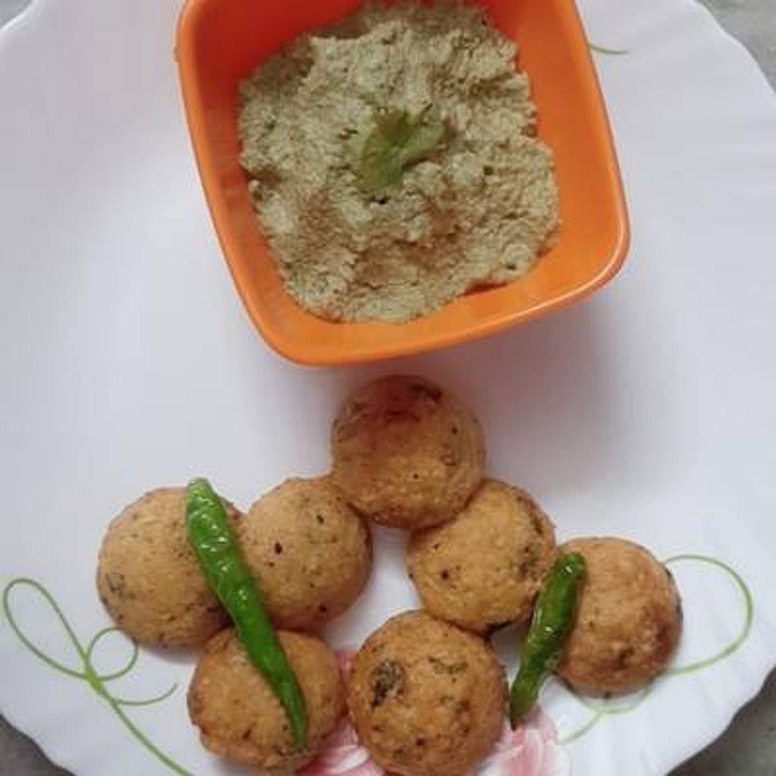 मूंग दाल वडा (moong dal vada recipe in Hindi)