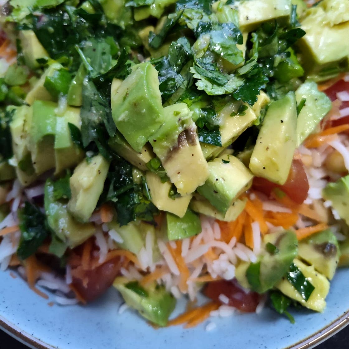 Salade de riz aux pois chiches et à l'avocat