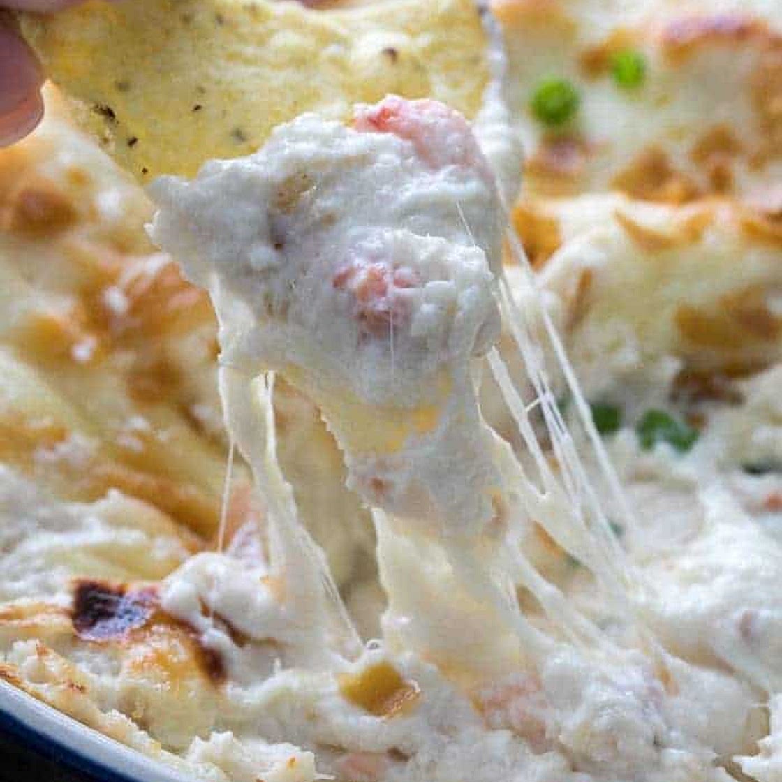 Cheesy Crab Rangoon Dip (Hot Crab Dip)
