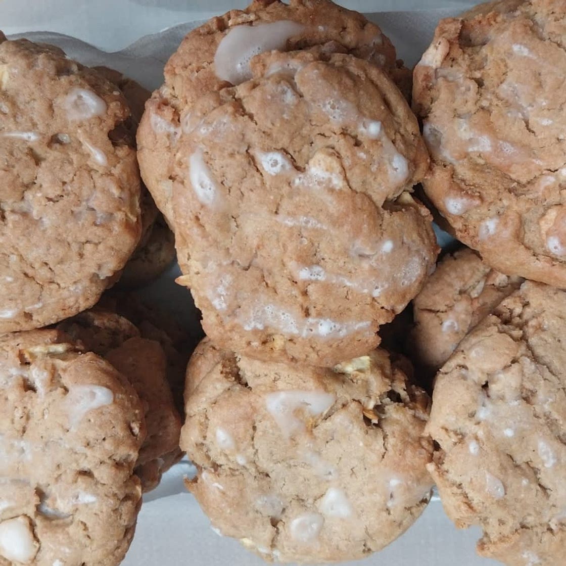 apple cinnamon roll cookies