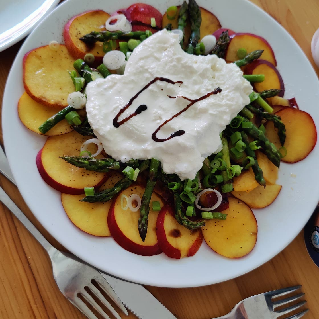 Nektarinen-Spargel Salat mit Burrata