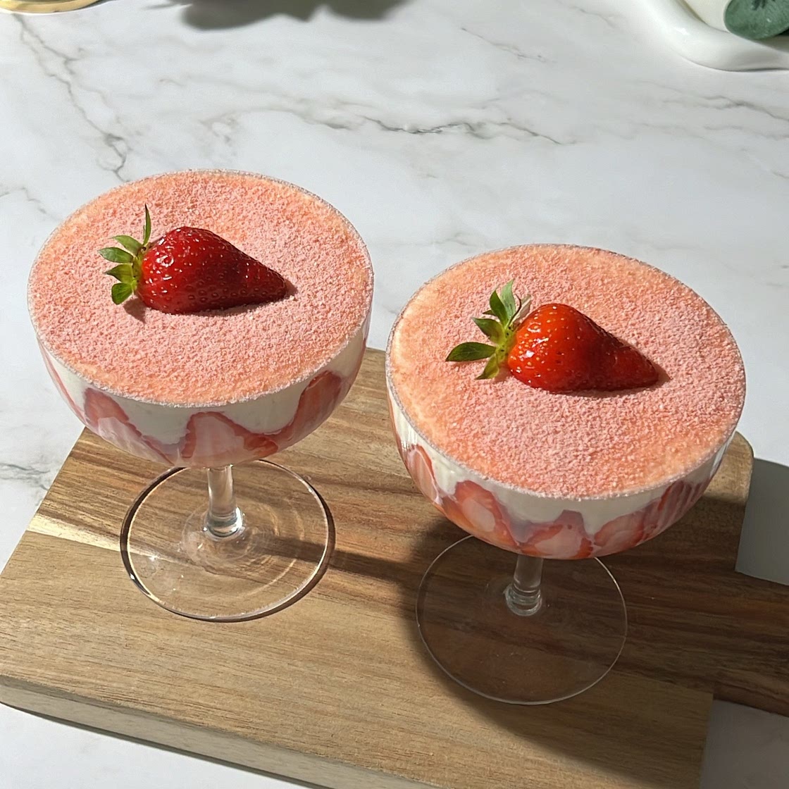 Strawberry tiramisu (kinda)