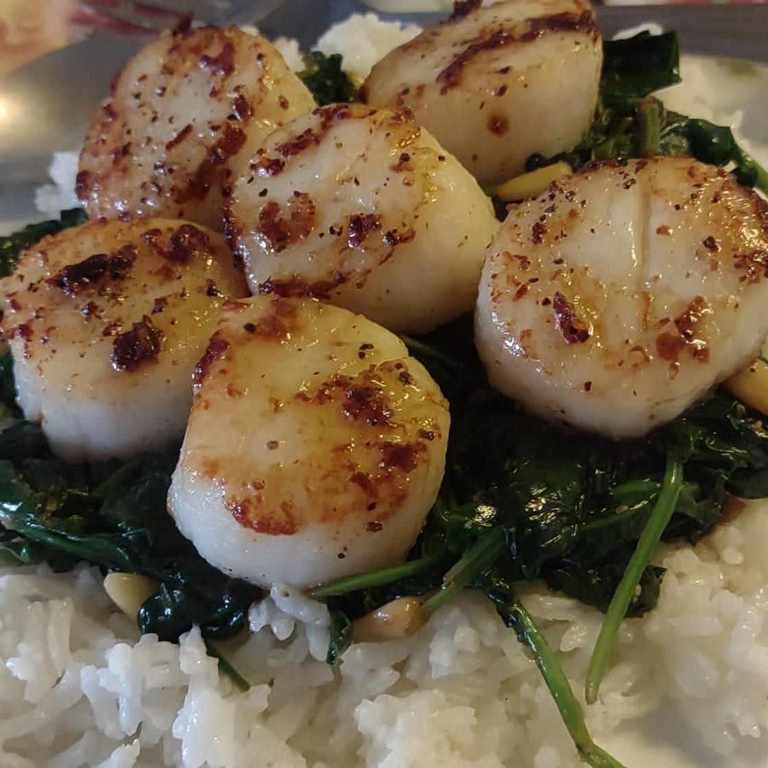 Sautéed Scallops with Spinach