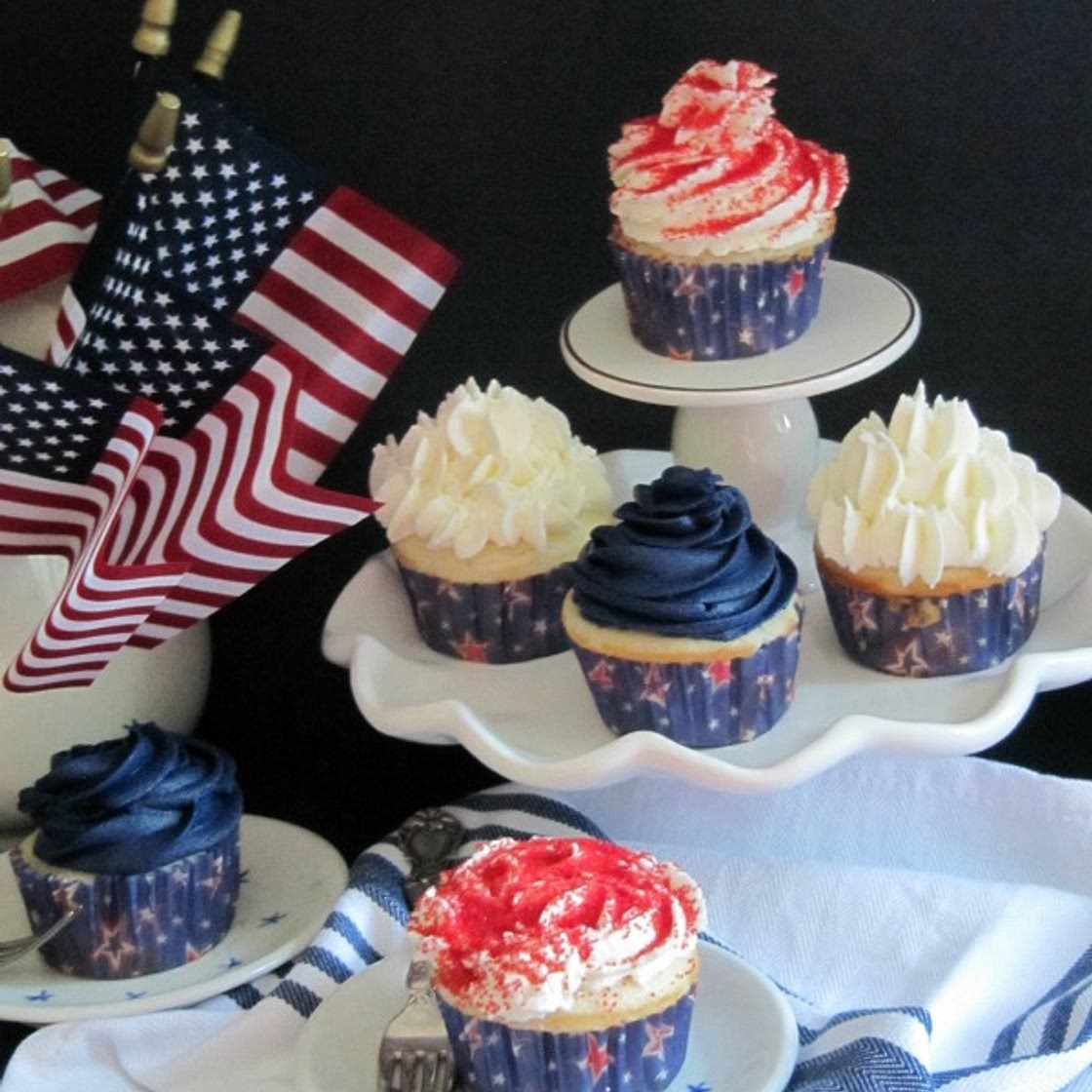 Crowd Pleasing 4th of July Cupcakes & Cake - Pinecones and Acorns