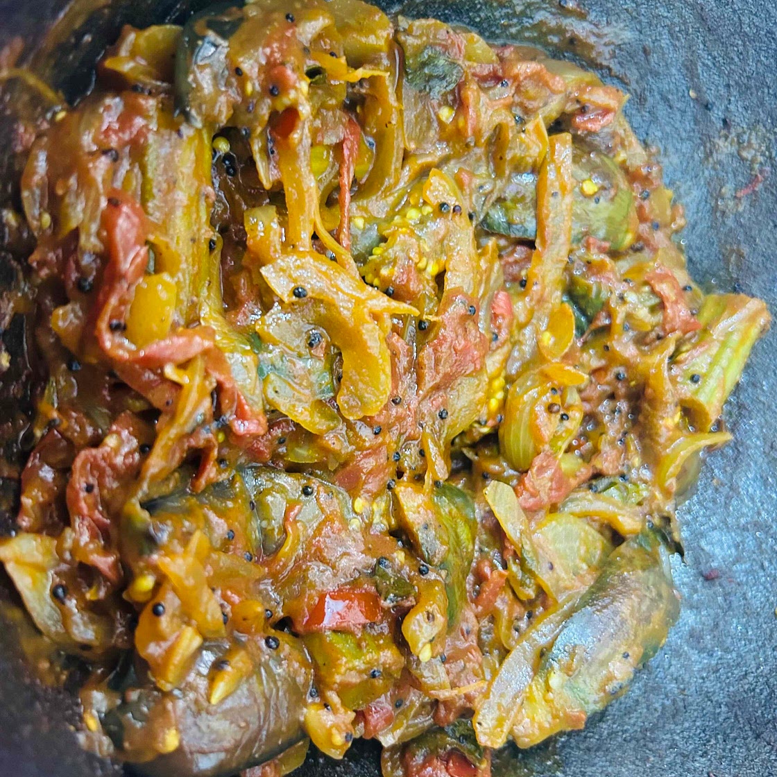 Quick Drumstick Recipe (Murungaikkai Thokku)
