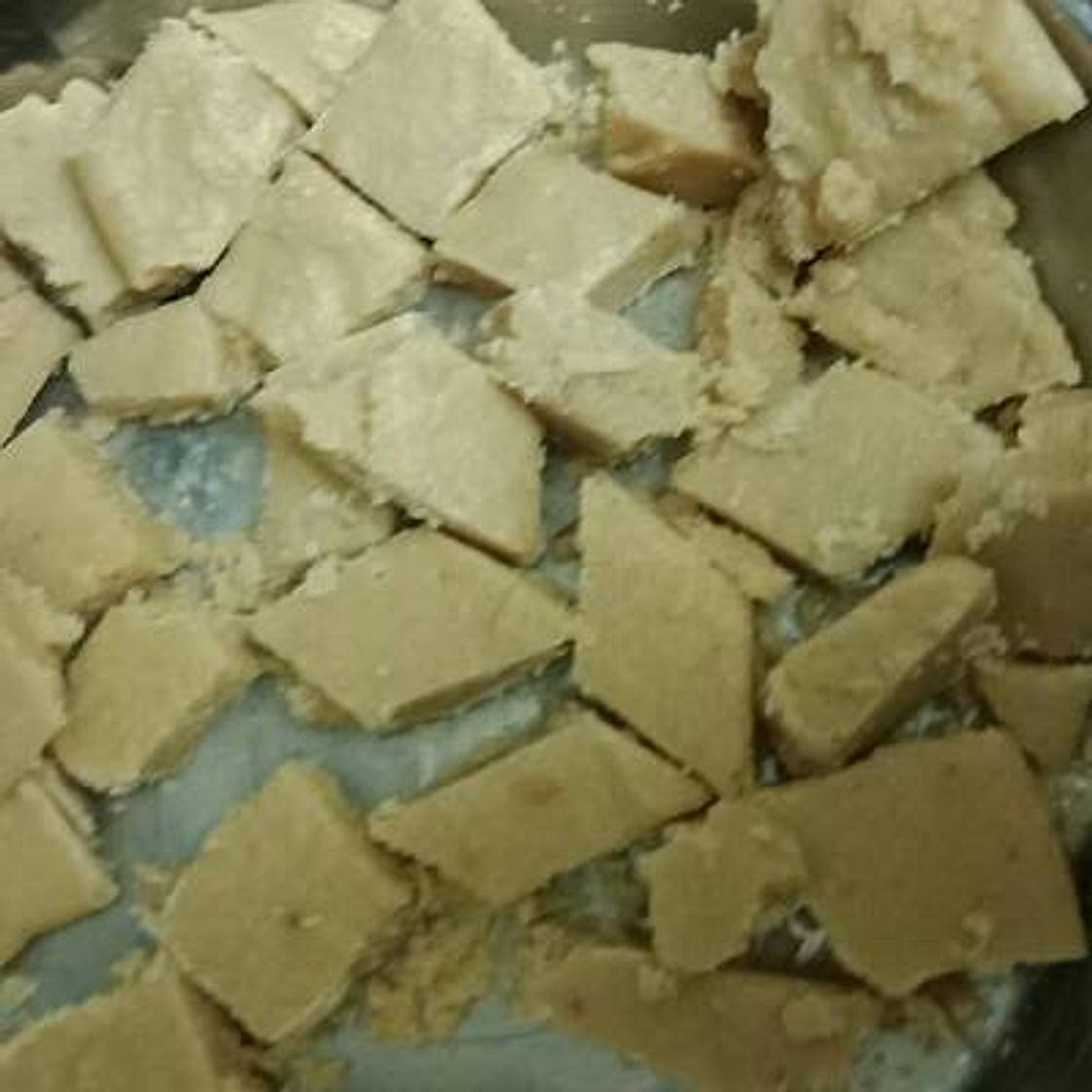 मावे की बर्फी (Mawe ki Barfi recipe in Hindi)