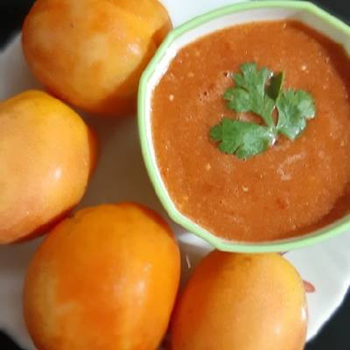 स्मोकि टोमेटो चटनी (smokey tomato chutney recipe in Hindi)