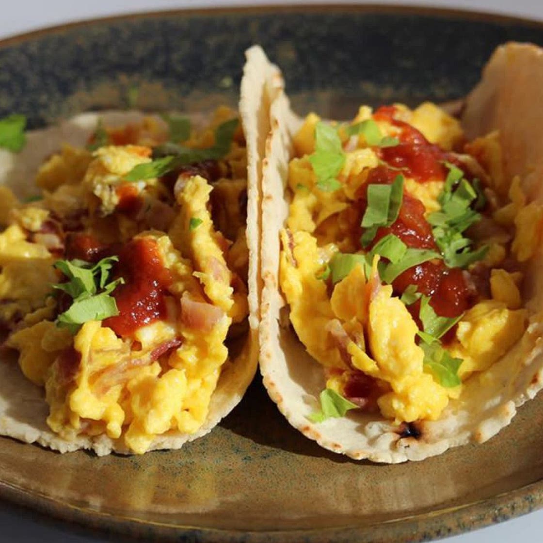 Desayuno taquitos de huevo