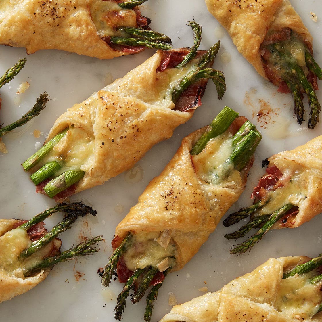 Brie, Asparagus, & Prosciutto Bundles