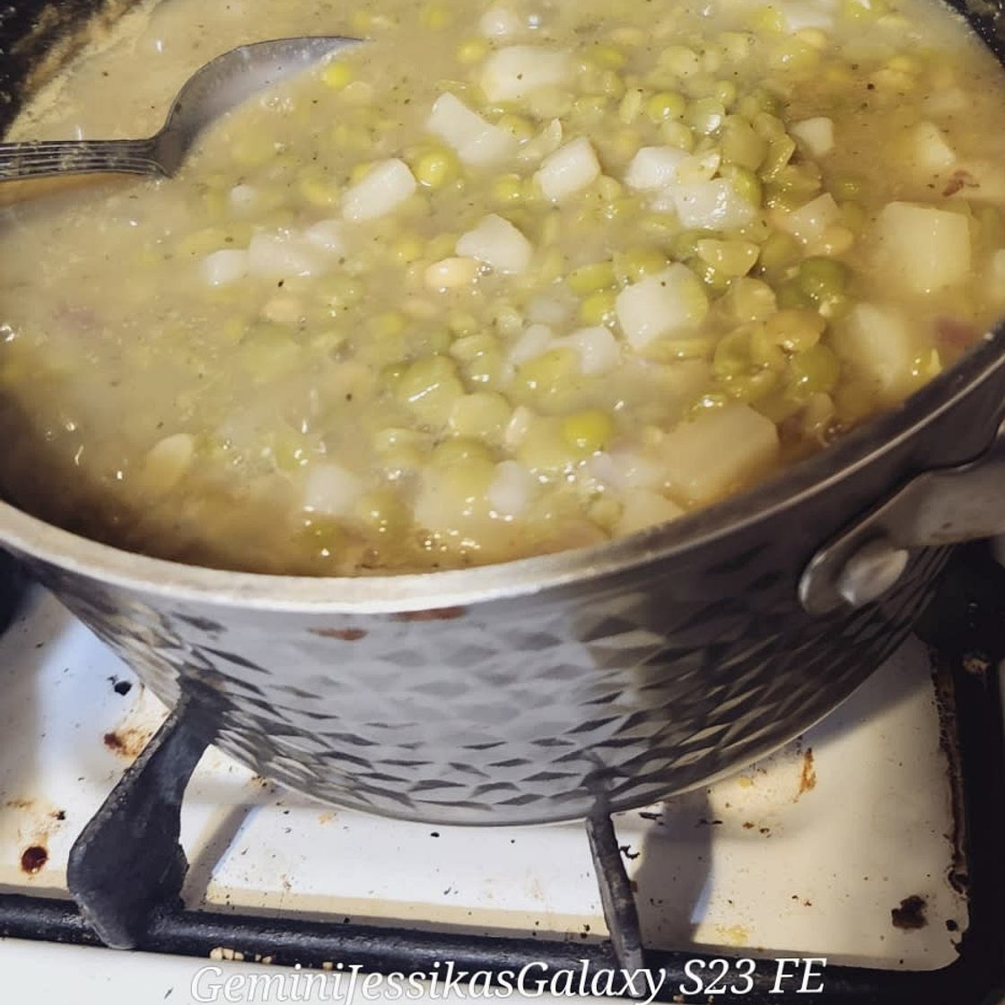 Slow Cooker Split Pea Soup