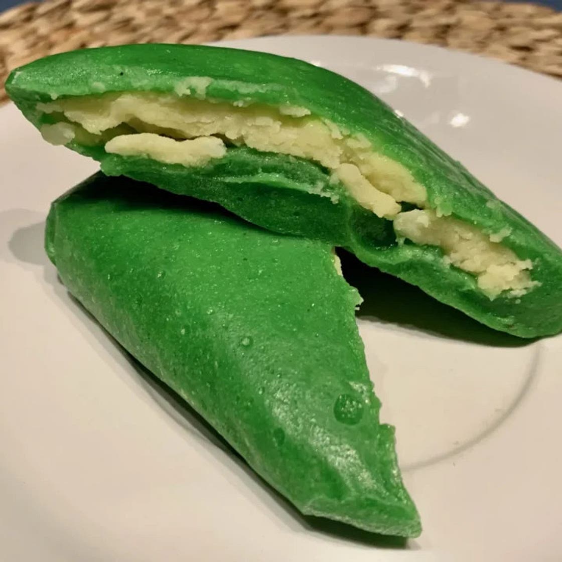 Banh Com - A Vietnamese Green Rice Recipe