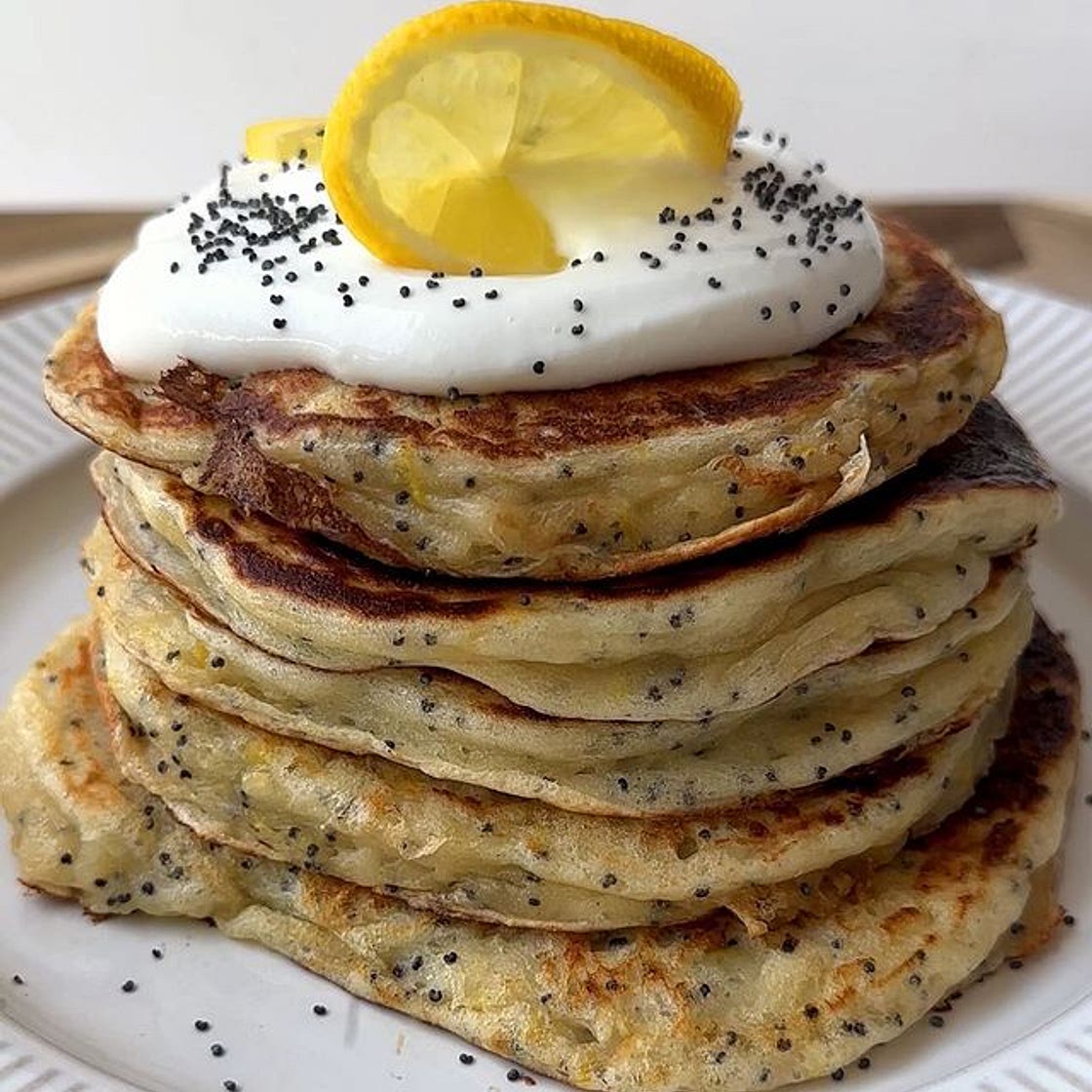 LEMON POPPY SEED YOGURT PANCAKES 🍋🥞