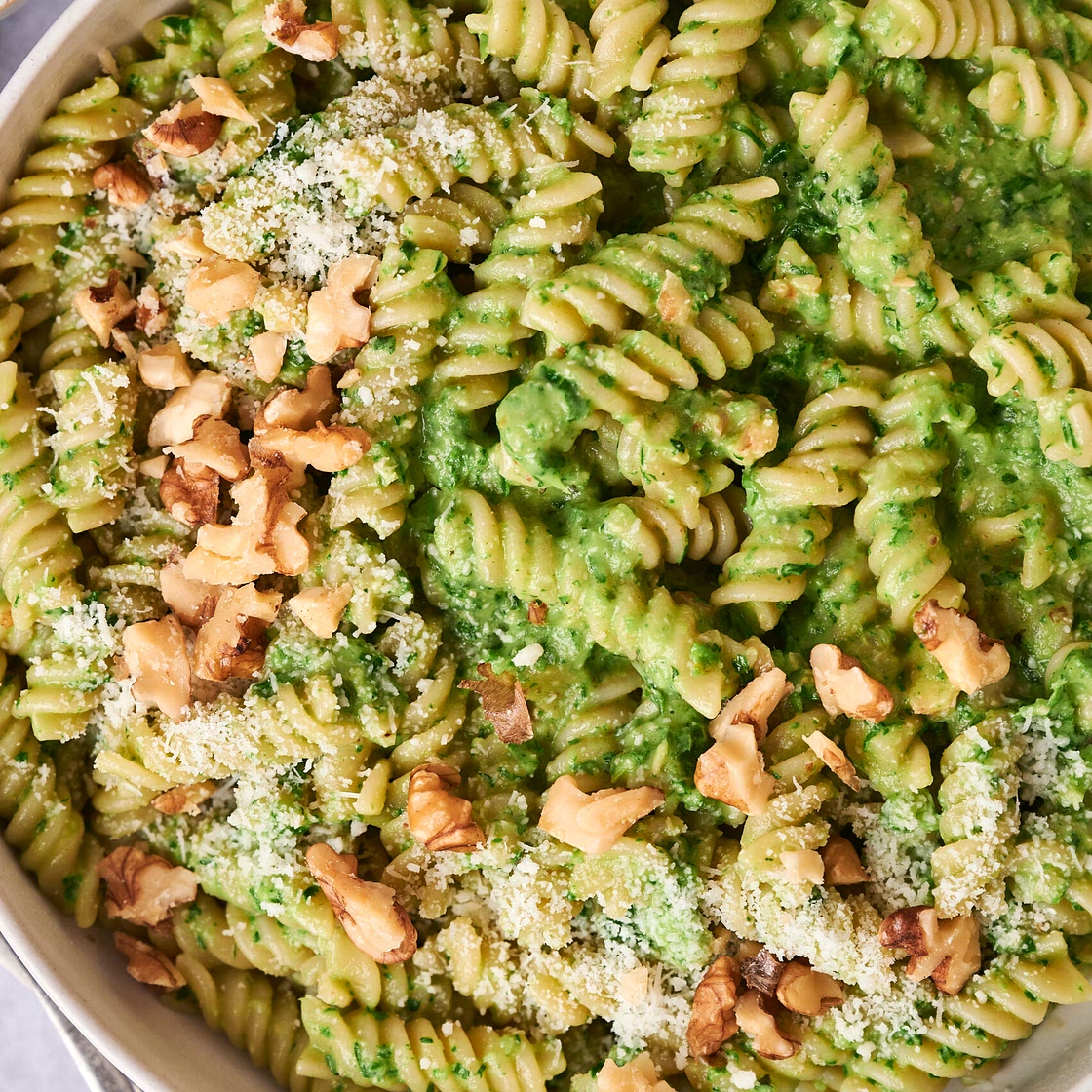 Creamy kale pesto pasta