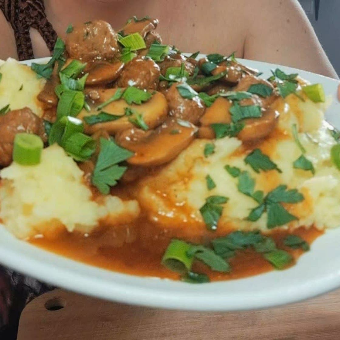 Mini Gehaktballen in Jachtsaus met AardappelPuree en Kastanje Champignons 🤤🤤