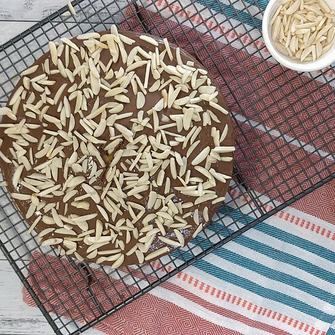 Banana & Almond Cake with Nutella 🍰