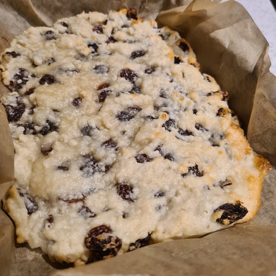 Sultana Cookie Slice